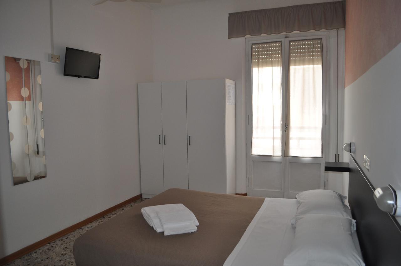 Hotel Urano Cattolica Bagian luar foto