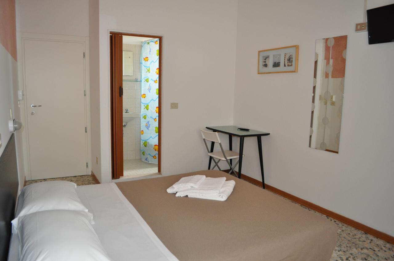 Hotel Urano Cattolica Bagian luar foto
