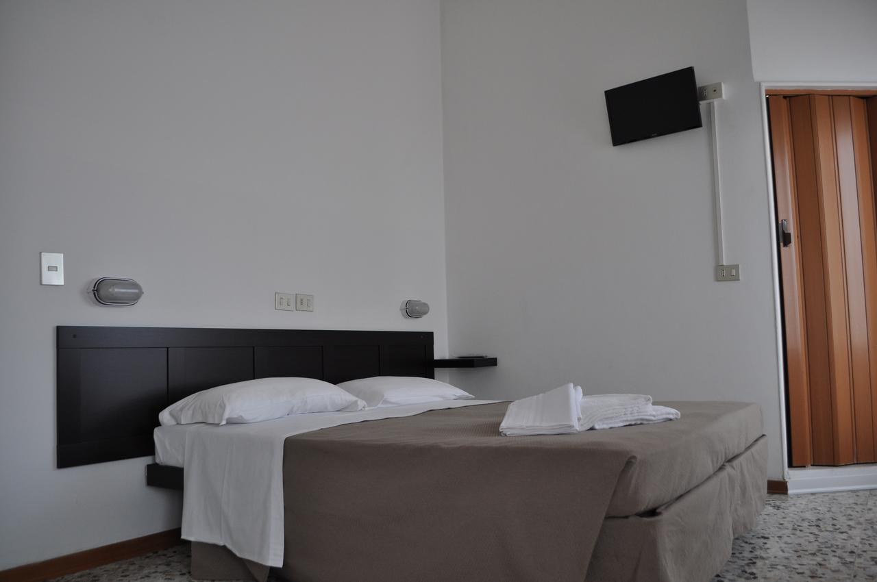 Hotel Urano Cattolica Bagian luar foto