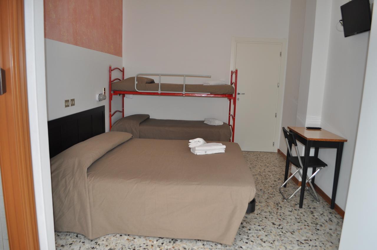 Hotel Urano Cattolica Bagian luar foto