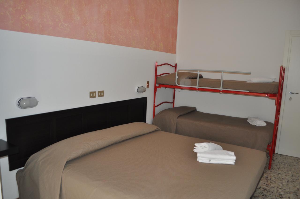 Hotel Urano Cattolica Bagian luar foto