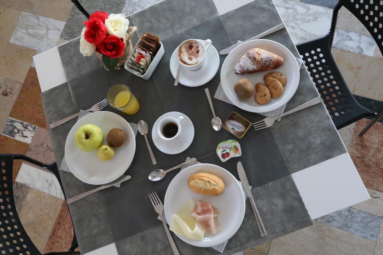 Hotel Urano Cattolica Bagian luar foto