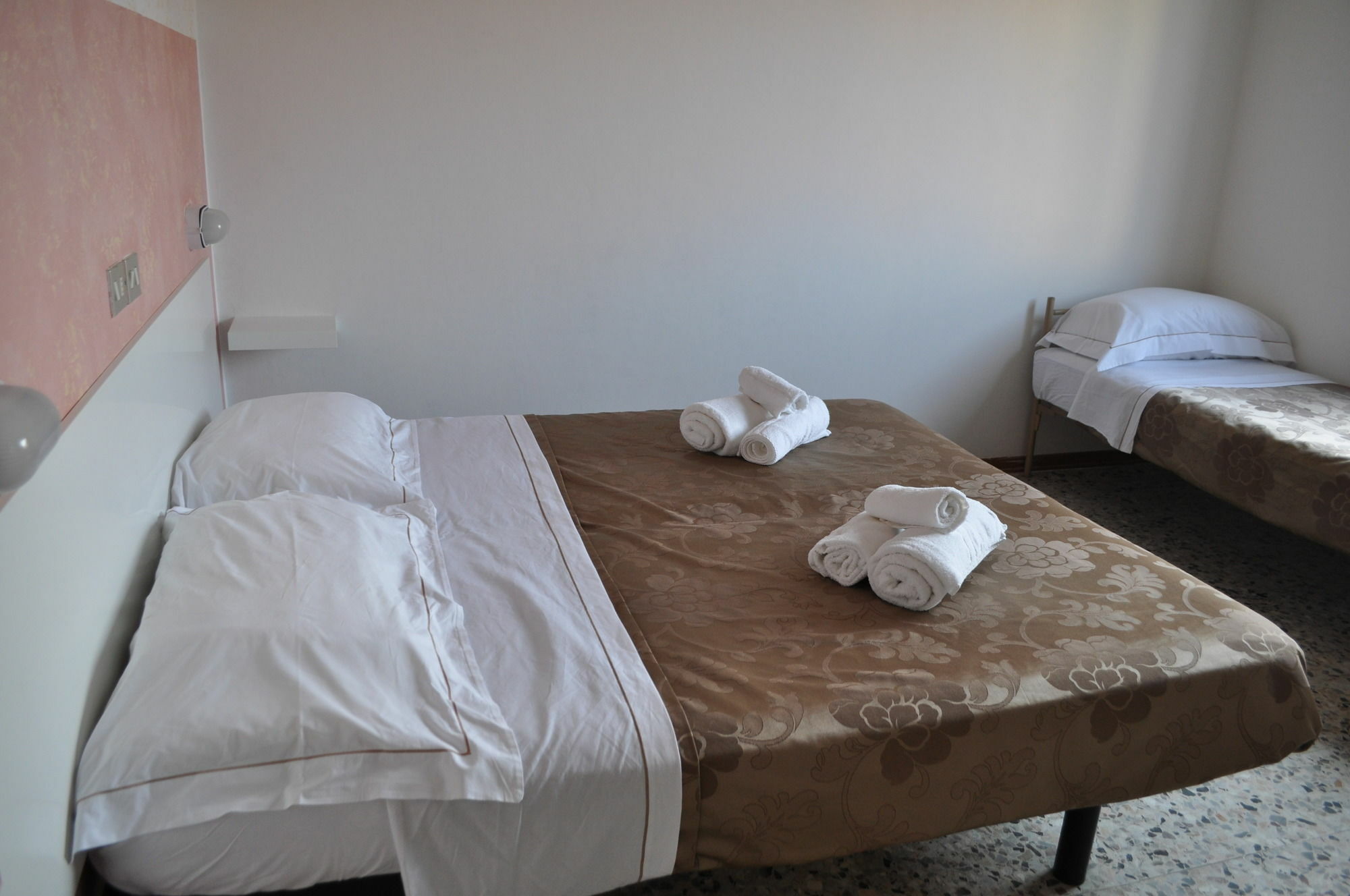 Hotel Urano Cattolica Bagian luar foto