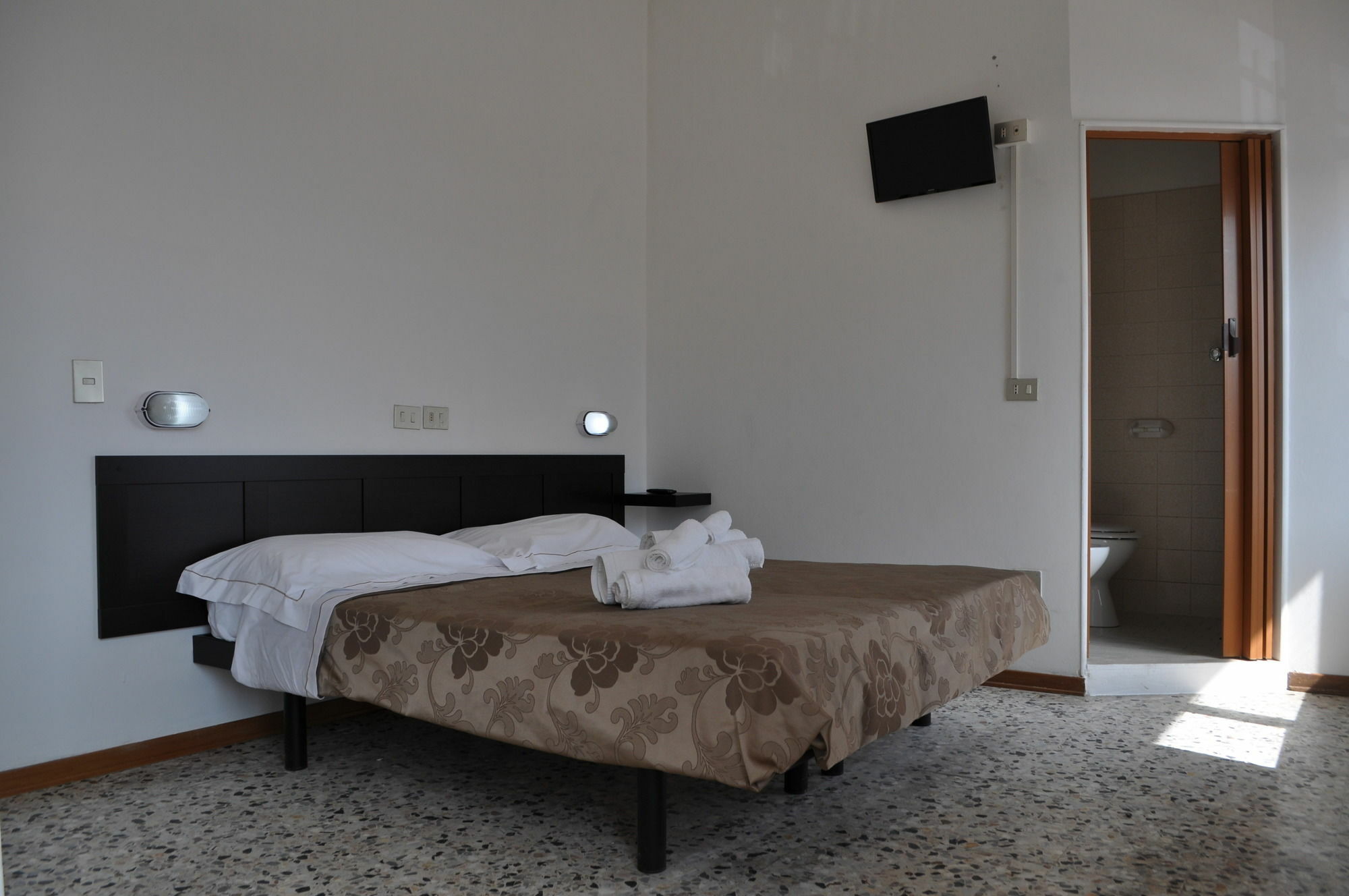 Hotel Urano Cattolica Bagian luar foto